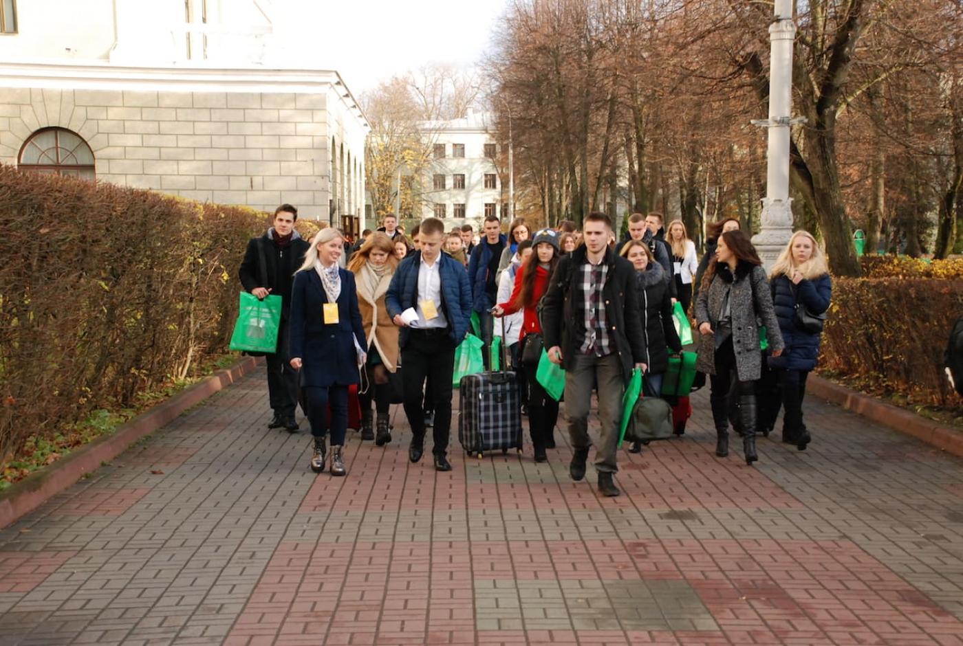 16 ноября – день начала работы форума